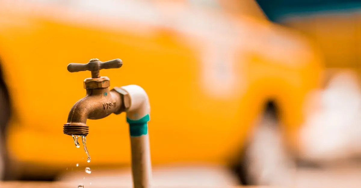 Comment détecter une fuite d'eau rapidement à Paris